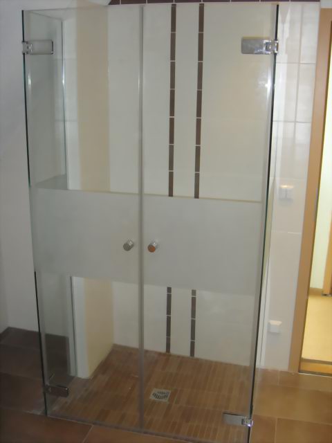 Duschkabine mit Doppeltür - teilweise satiniert